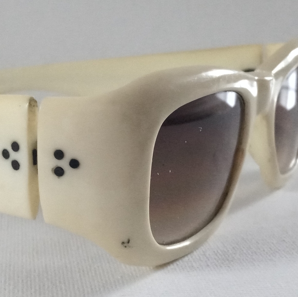 Authentic Original Vintage Style Accessories - Rare Mod Vintage Off White Sunglasses NOS ITALY